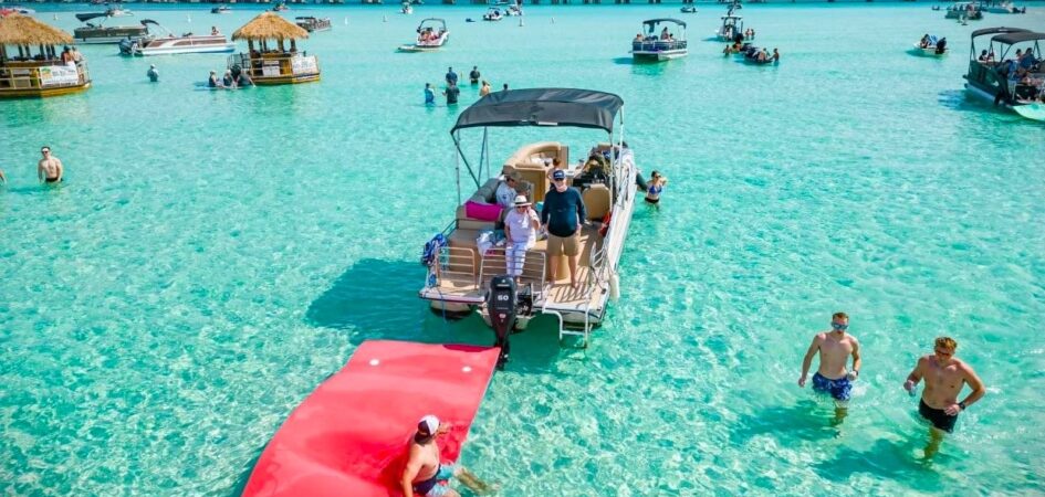 Why Should You Choose A Captained Pontoon Charter In Destin?